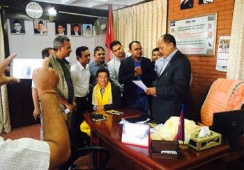 औषधिको निर्णय फिर्ता लिन राज्यमन्त्रीलाई  ज्ञापन