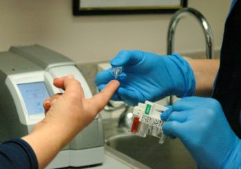 दोहोरो चेपुवामा नर्सहरु !