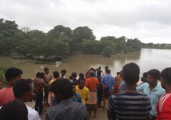 बाढी प्रभावित क्षेत्रमा स्वास्थ्यले खटायो चार टोली