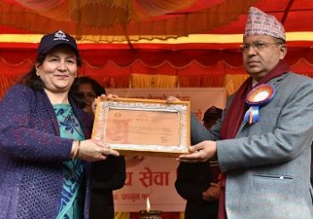 यी हुन स्वास्थ्य सेवा पुरस्कार पाउने स्वास्थ्यकर्मी