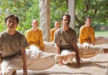 ३०० ले लिए योग र स्वस्थ जीवनका बारेमा तीन दिने प्रशिक्षण