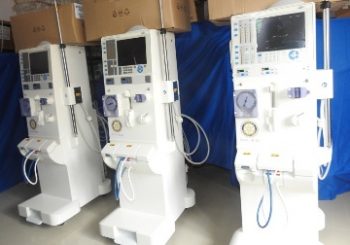 अस्पताललाई डायलाइसिस उपकरण प्रदान