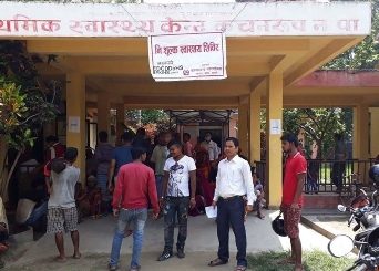 स्वाइन फ्लु र हङकङ फ्लुको प्रकोप–‘डोर टु डोर’ स्वास्थ्यकर्मी परिचालन गरी उपचार गरिदै