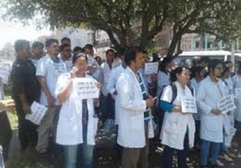 सरकारी चिकित्सकको आन्दोलन जारी, आकस्मिक बाहेकका सम्पूर्ण सेवा बहिस्कार