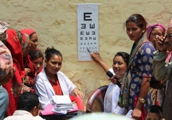 गाउँपालिकाले आयोजना गरेको निःशुल्क आँखा शिविरमा ६ सय बढीले लिए सेवा