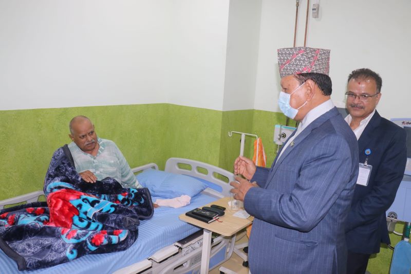 पुर्व राष्ट्रपति डा.यादव वीर अस्पताल भर्ना, अवस्था बुझ्न वीर पुगे स्वास्थ्यमन्त्री