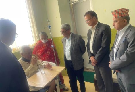 पुर्व प्रधानमन्त्री चन्दको स्वास्थ्य अवस्था बुझ्न गृहमन्त्री लेखक पुगे वीर अस्पताल