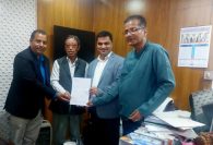 सूर्तिजन्य पदार्थमा कर बढाउन माग गर्देै स्वास्थ्य मन्त्रीलाई ज्ञापन पत्र