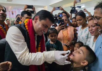 सुदूरपश्चिमको धनगढीबाट सुरु भयो स्वर्णप्राशन थोपा अभियान