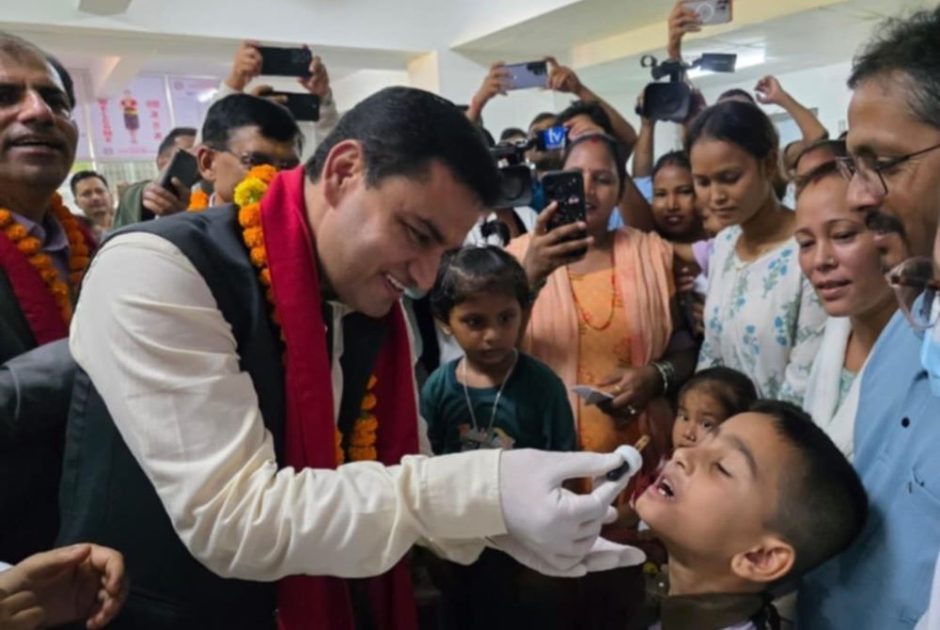 सुदूरपश्चिमको धनगढीबाट सुरु भयो स्वर्णप्राशन थोपा अभियान