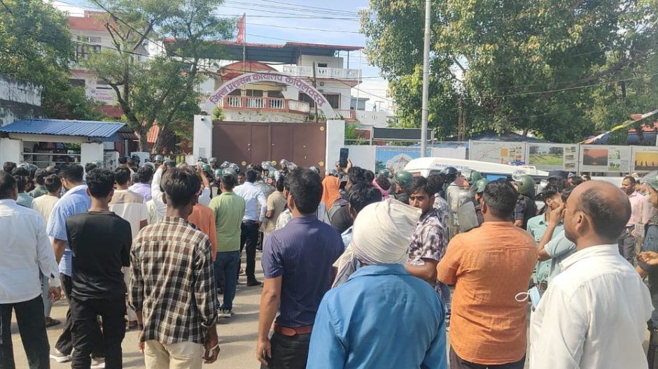 चिकित्सकले लापरवाही गरेको आरोप लगाउदै कपिलबस्तुमा प्रदर्शन