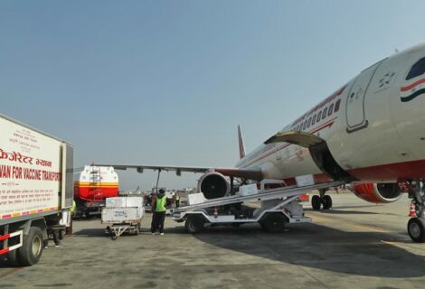 भारतबाट किनेको १० लाख डोज कोभिड १९ विरुद्धको खोप आइपुग्यो,पालैपालो सबैलाई खोप