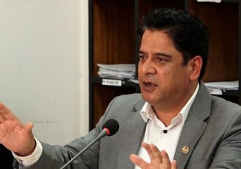 सुर्ती उद्योगीको प्रभावमा परेर उद्योग मन्त्री भण्डारीको जनस्वास्थ्य विरोधी कदम