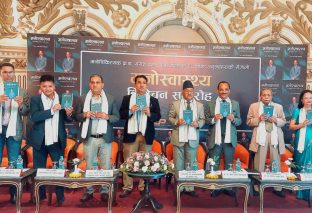 वरिष्ठ मनोचिकित्सक प्रा.डा. वझाद्वारा लिखित ‘मनोस्वास्थ्य’ पुस्तक विमोचन