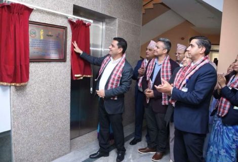 स्वास्थ्य मन्त्री पौडेलद्वारा परोपकार प्रसूति अस्पतालको  सिमुलेसन ल्याबको उदघाटन