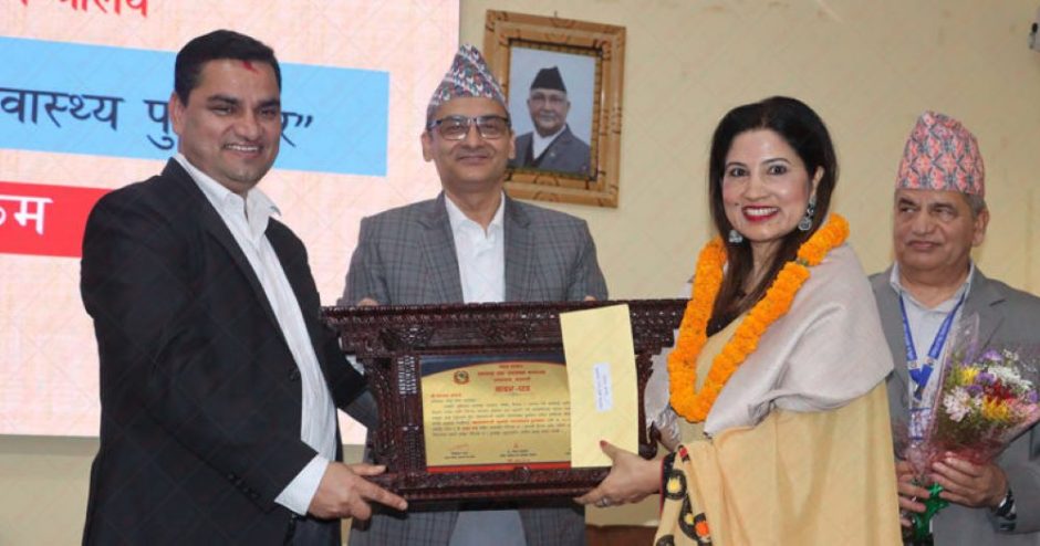 हेल्थ टिभीअनलाइनकी सम्पादक आचार्य सहित सातजनालाई ‘स्वास्थ्य मन्त्री ब्लुम्बर्ग जनस्वास्थ्य पुरस्कार’