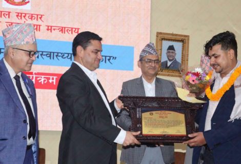 अनलाईन खवरका स्वास्थ्य पत्रकार चौलागाई सहित सातजनालाई ‘स्वास्थ्य मन्त्री ब्लुम्बर्ग जनस्वास्थ्य पुरस्कार’