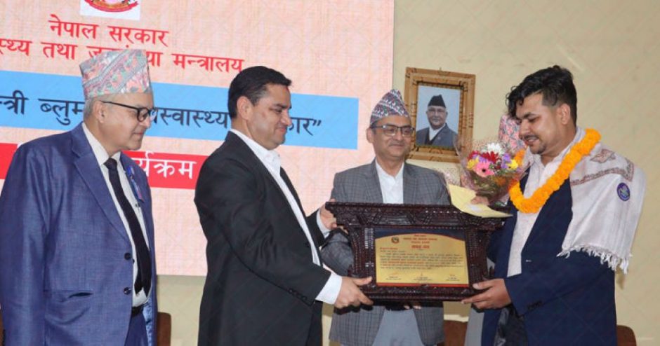 अनलाईन खवरका स्वास्थ्य पत्रकार चौलागाई सहित सातजनालाई ‘स्वास्थ्य मन्त्री ब्लुम्बर्ग जनस्वास्थ्य पुरस्कार’