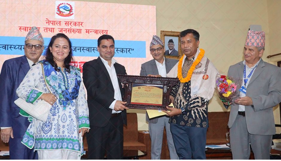 सुर्तीजन्य पदार्थ विरुद्वका अभियन्ता डा. बम सहित सातजनालाई ‘स्वास्थ्य मन्त्री ब्लुम्बर्ग जनस्वास्थ्य पुरस्कार’