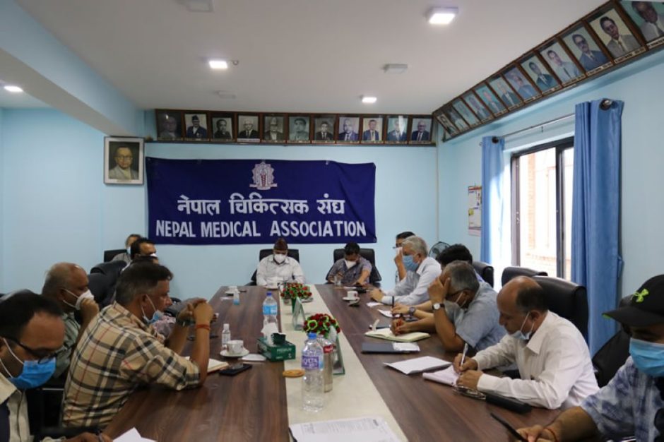 चिकित्सक संघले सोमबार आकस्मिक बाहेकका सबै सेवा बन्द गर्ने