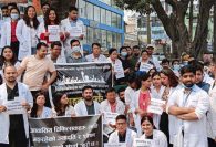 निजी मेडिकल कलेजहरुले आवासीय चिकित्सकको निर्वाह भत्ता  रोक्ने