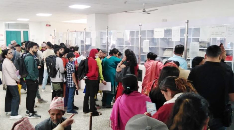 दुई दिनपछि खुलेका काठमाडौंका अस्पतालमा बिरामीको भीड, ओपीडी सेवा पुनः सञ्चालनमा
