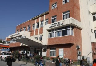 बेड नपाएर त्रिवि शिक्षण अस्पतालको आकस्मिक कक्ष बाहिर बिरामीको मृत्यु