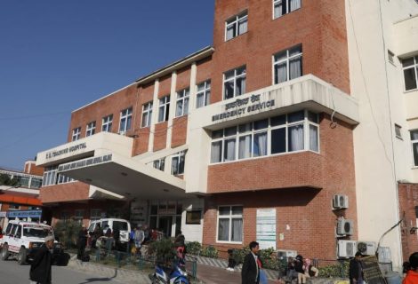 बेड नपाएर त्रिवि शिक्षण अस्पतालको आकस्मिक कक्ष बाहिर बिरामीको मृत्यु