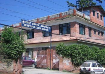 बाढी प्रभावित क्षेत्रका क्यान्सर बिरामीलाई भक्तपुर क्यान्सर अस्पतालमा निःशुल्क उपचार